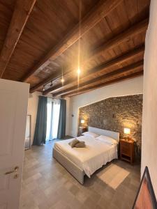 A bed or beds in a room at La Cantina Villa di campagna