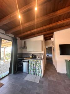 A kitchen or kitchenette at La Cantina Villa di campagna