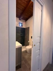A bathroom at La Cantina Villa di campagna