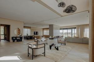 Un televizor și/sau centru de divertisment la Private Golf Villa Marrakech