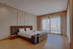 Un pat sau paturi într-o cameră la Private Golf Villa Marrakech +42 fotografii