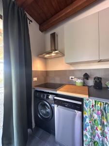 A kitchen or kitchenette at La Cantina Villa di campagna