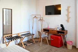 TV a/nebo společenská místnost v ubytování Serenity Apulian Rooms