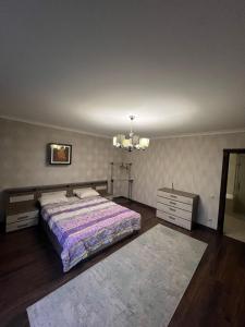 En eller flere senge i et værelse på Rent Burabay