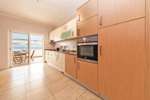 Afbeelding uit fotogalerij van Large Modern 1 Bed Apartment with pool in Lagos