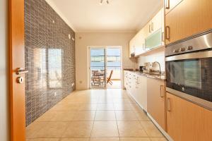 Afbeelding uit fotogalerij van Large Modern 1 Bed Apartment with pool in Lagos