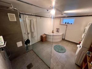 Koupelna v ubytování Stylish Villa, Terrace & Garden