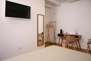 TV a/nebo společenská místnost v ubytování Serenity Apulian Rooms
