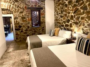 Voodi või voodid majutusasutuse HOTEL MINA REAL toas