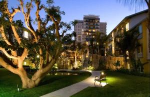 Zahrada ubytování Nautical 2 Bedroom with Beautiful Ocean Views