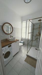a bathroom with a washing machine and a sink at La Maison Verdemar in Hendaye +41 photos