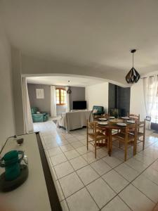 Μια τηλεόραση ή/και κέντρο ψυχαγωγίας στο Villa Passarinho