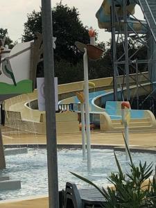 Bazén v ubytování Mobilhome nebo v jeho okolí