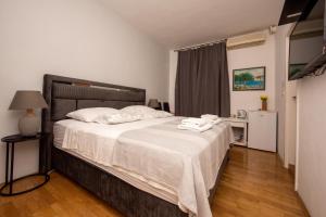 Postel nebo postele na pokoji v ubytování Split Ann Apartments