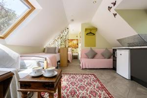 Η κουζίνα ή μικρή κουζίνα στο Forest Studio Apt free gated Parking on 2 acres Garden