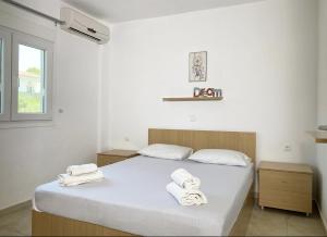 Posidi Studios tesisinde bir odada yatak veya yataklar +37 fotoğraf