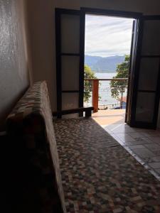 a room with a couch and a view of the water at Casa amarela in Cambaquara