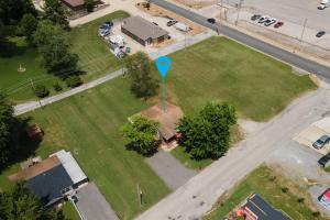an aerial view of a park with a blue marker at Cozy Bee Hive- Cheerful Stay Near Town in Mount Vernon
