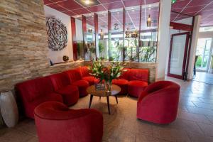 Posezení v ubytování Logis Hotel Arc En Ciel