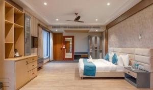 Televizorius ir (arba) pramogų centras apgyvendinimo įstaigoje Excel Hotels & Resorts, Corbett