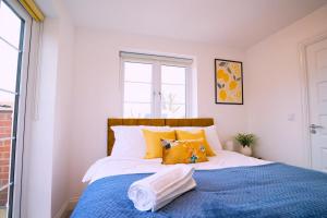 Voodi või voodid majutusasutuse Grandeur at Kennedy-Elegant Getaway-5 Bedrooms- Sleeps 9-WiFi- Parking toas