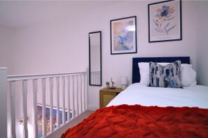 Voodi või voodid majutusasutuse Grandeur at Kennedy-Elegant Getaway-5 Bedrooms- Sleeps 9-WiFi- Parking toas