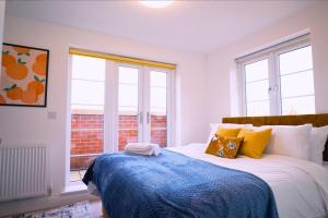 Voodi või voodid majutusasutuse Grandeur at Kennedy-Elegant Getaway-5 Bedrooms- Sleeps 9-WiFi- Parking toas