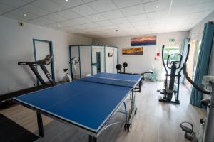Fitness centrum a/nebo fitness zařízení v ubytování Logis Hotel Arc En Ciel