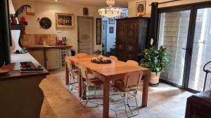 Ảnh trong thư viện ảnh của Heure Bleue Uzès Villa d'antiquaire 160 m2 Suites et Jardin ở Uzès +27 ảnh