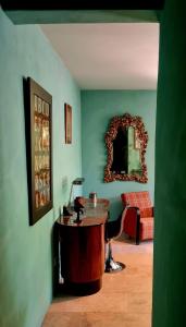 Khu vực ghế ngồi tại Heure Bleue Uzès Villa d'antiquaire 160 m2 Suites et Jardin