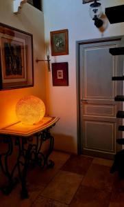 Ảnh trong thư viện ảnh của Heure Bleue Uzès Villa d'antiquaire 160 m2 Suites et Jardin ở Uzès