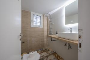 Ένα μπάνιο στο Ble Elia Thiseio Suite