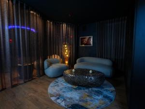 a living room with a table and two chairs in a room at La suite Emois et Toi in Orléans