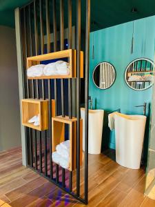 a room with a bunk bed with some towels at La suite Emois et Toi in Orléans +46 photos