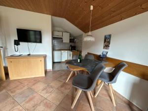 a kitchen and dining room with a table and chairs at Landhaus Brigitte in Obermaiselstein
