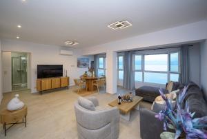 Et tv og/eller underholdning på Georgia Apartment, Benitses Corfu