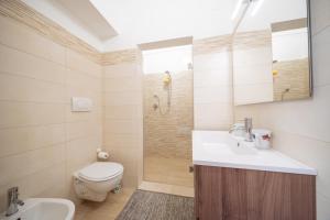 a bathroom with a toilet and a sink and a shower at Room Nabigi' - Centro Storico in Conversano