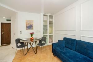 Posedenie v ubytovaní MKI Apartments - Chmielna 73 C B&B Warsaw City Center Apartment