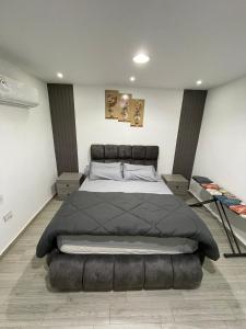 a bedroom with a large bed in a room at Pyramids Elsewedy home in Ghaţāţī
