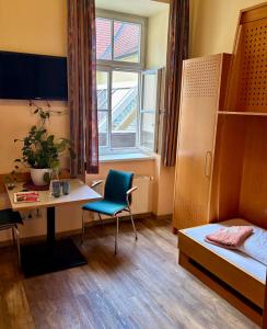 Junges Hotel Tulln - NÖ Jugendherbergswerk客房内的一张或多张床位