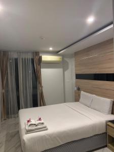 Postel nebo postele na pokoji v ubytování D Evolve Pattaya