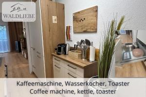 Η κουζίνα ή μικρή κουζίνα στο NEU Exklusives Apartment Waldliebe mit Indoor-Pool, Sauna, top Lage und Ausblick in die Natur, Hunde willkommen