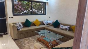 Prostor za sedenje u objektu Agréable maisonnette au centre de Rabat