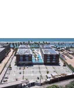 an aerial view of a resort with a beach at Apartamento Porto de Galinhas in Ipojuca