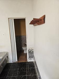 Koupelna v ubytování Quarto - suíte baru - Centro Histórico da Cidade de Goiás