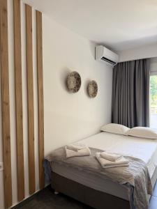 A bed or beds in a room at Lamda Deluxe Apartments
