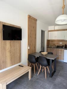 A kitchen or kitchenette at Lamda Deluxe Apartments