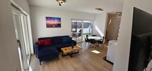 Μια τηλεόραση ή/και κέντρο ψυχαγωγίας στο Villa Lina Sea Breeze