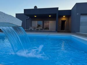Πισίνα στο ή κοντά στο Holiday House Primorac +10 φωτογραφίες