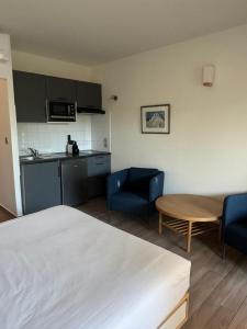 Η κουζίνα ή μικρή κουζίνα στο Appartements PORTICCIO CENTRE